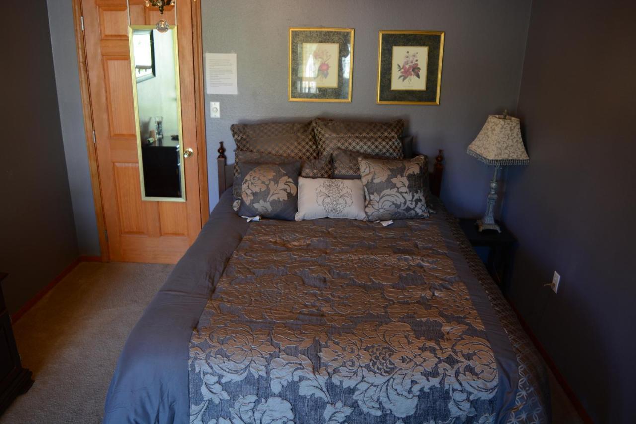 A Hyde Away Inn B&B Tok Exterior foto
